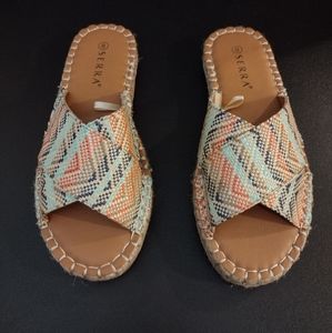 NWOT SERRA SANDALS